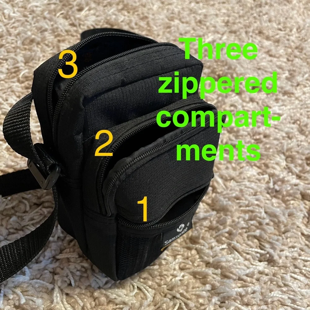 Samsonite Small Camera Bag w Adjustable Shoulder Strap